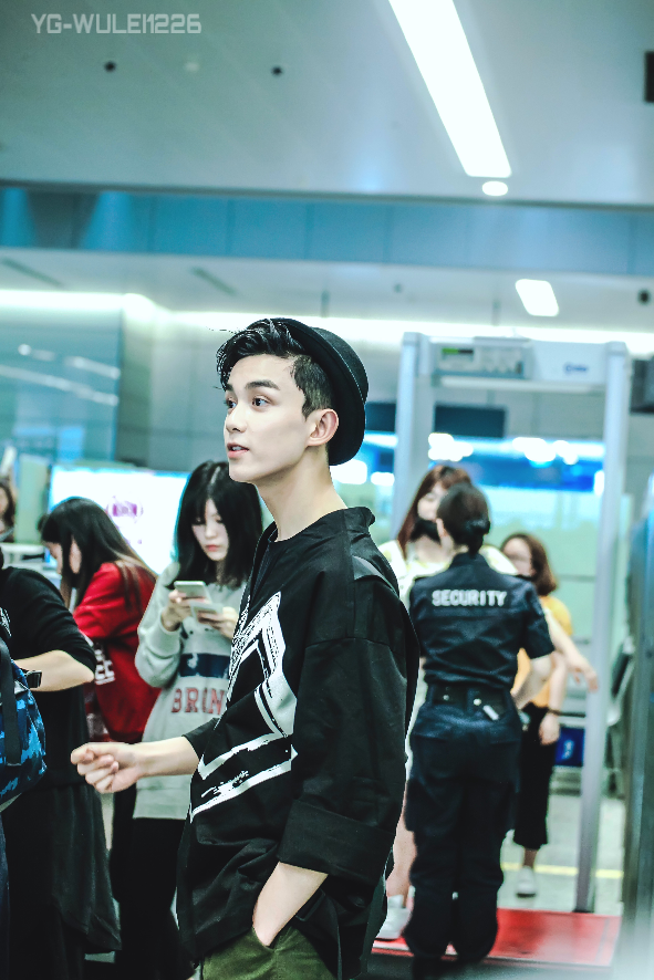 吴磊 cr:logo
