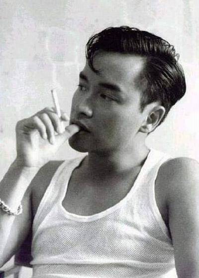 你是抽烟抽的怎麽样都帅的人