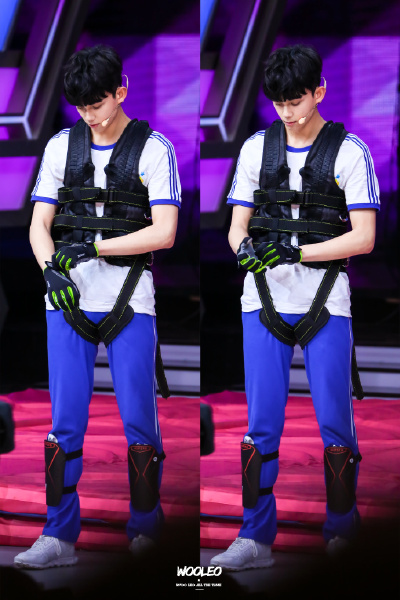 #吴磊LEO# 少年梦 轻轻放 慢慢来K行歌 @吴磊LEO