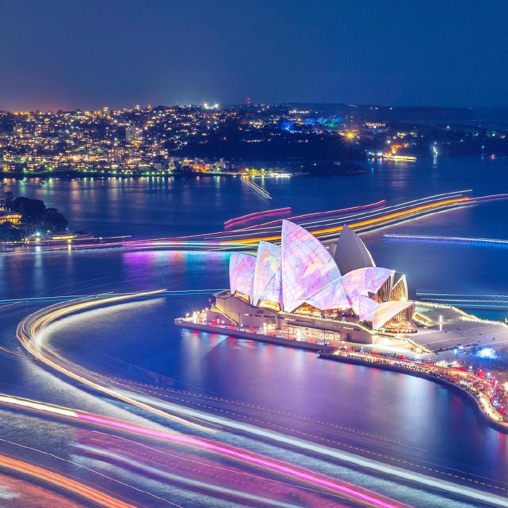 【ins】Last Vivid shot for the year and this one is a shout out as well, to @Olympus_Au . Olympus was the major sponsor of @thetravelbootcamp on the weekend and they were AMAZING! 