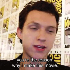 刷几张今天SDCC漫展上的小蜘蛛Tom Holland~ 和FB粉丝们打招呼好可爱，图5是他与漫威众咖合影之前，踩台阶却脚滑了，荷兰弟一脸懵逼 (汤主spideycentral/thomasshollands)