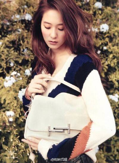 [cp]Krystal 登上韩国版《ELLE》10月刊封面~ 并且成为 Tod's 亚洲首位品牌代言人！！[/cp]
