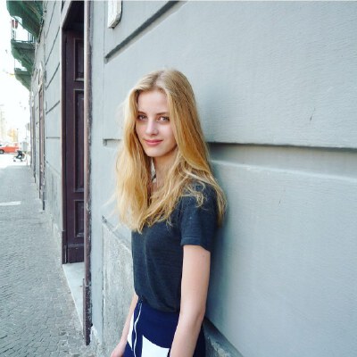 99年法国超模️Deborah Deva Reeb 天使
13年参加了Elite Model Look的比赛，并进入全球总决赛，签约Elite公司。
2015年秋冬高定初登T台，参与Dior，Elie Saab等品牌走秀。 