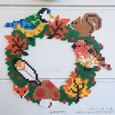 我把微博上出现的关于圣诞的很多素材豆整理在了花瓣的画板上 给需要的小伙伴们寻找灵感 拼豆-圣诞(303个采集) O网页链接
