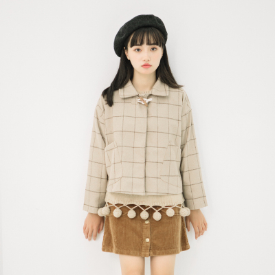 秋冬新品日系学院文艺复古甜美卡其色格子翻领牛角扣短款外套女