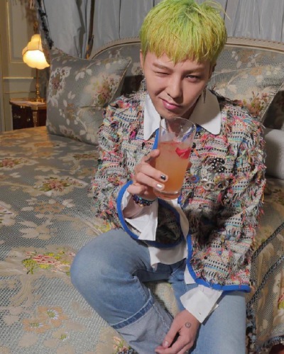 Bigbang2006年出道，由权志龙 GD、崔胜铉 TOP、东永裴 太阳、姜大声 大成、李昇炫 胜利组成。禁二传