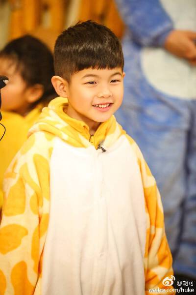 #爸爸去哪儿# 长颈鹿安吉 见水印