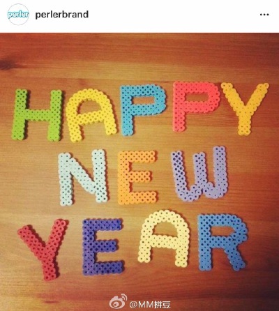#我爱拼豆# 大家都在用自己的方法迎接2017的到来！2017，我们继续用拼豆卖萌(๑Ő௰Ő๑)吧！（距离我们店休还有13天，抓紧时间下单啦！）