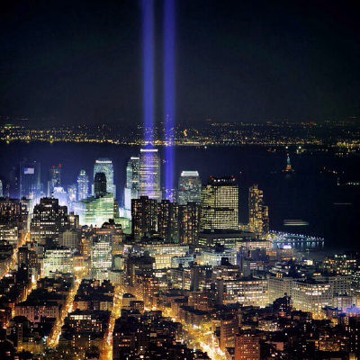 【ins】Photo by @Irablockphoto (Ira Block) 9/11 - Never Forget those we lost and those that survived. The Twin Towers of Light photogra 