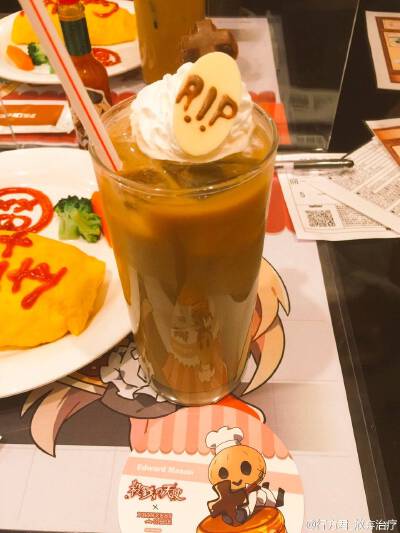 [cp]#殺戮の天使##殺戮天使#簡單的repo今天CAFE聯動初日去的，自己抽了兩個鑰匙扣（蕾切爾和凱西然後跟推上的人換成了丹尼一本滿足）埃迪的冰拿鐵沒加糖和牛奶苦到。蛋包飯上的有罪和無罪是隨機的。留言簿上有很多可…