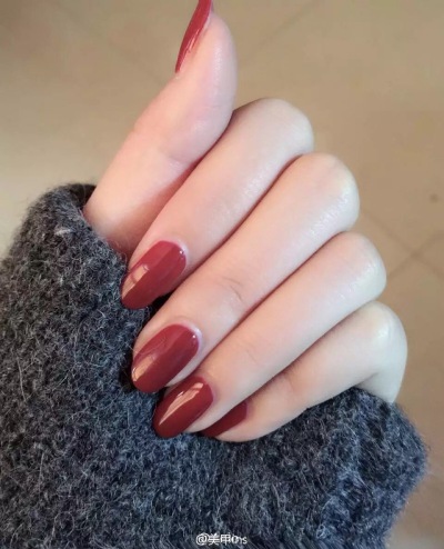 ，