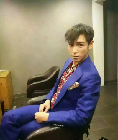 Bigbang-top我们亲爱的崔塔塔就要去服兵役了，舍不得他。