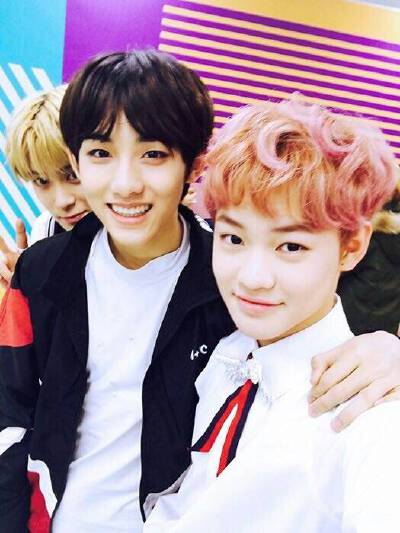 nct 后台自拍照
winwin 辰乐 在玹