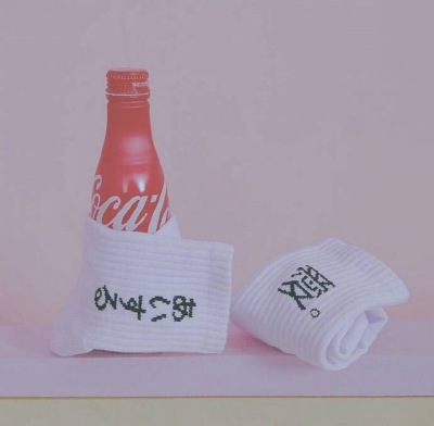 VSCO 调色步骤：滤镜H4+12 对比度-6 高光+3 色温-1 色调+5 绿色阴影色调+5 蓝色高光色调+5 ​​​