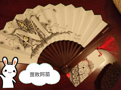 前天画的扇子，很喜欢的一张图，当时看到就保存下来了，这次就画到扇子上了
