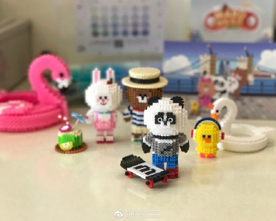 M菌今天才知道 布朗妹妹丘可的蓝朋友熊猫君名叫：胖友。（emmmm呵哈哈哈…）#拼拼豆豆# ​​​@pangyo_linefriends ​​​​