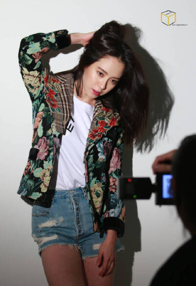 宋智孝 千秀妍 千成林
VOGUE 花絮图