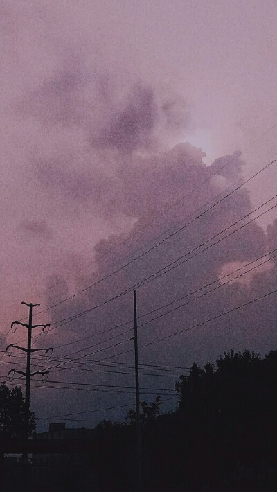 粉色的天。