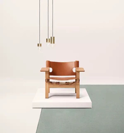 北欧家具设计在二战之后风靡全球，众星璀璨。其中，Arne Jacobsen、Borge Mogensen、Finn Juhl和Hans J. Wegner被誉为丹麦四大巨匠。今天要和大家一起来认识与分享布吉·莫根森一件作品：《Spanish Chair》 ​​​​