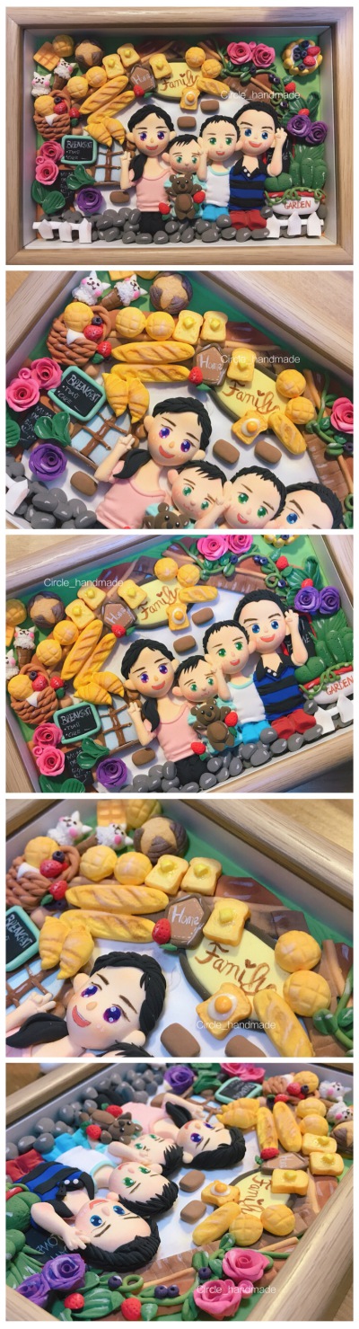 粘土手作画框：温馨的家～
以屋子为背景，家门前有小围栏，围栏内有小花园，花的藤蔓一直往屋顶爬～有窗户和留言小黑板。还有新鲜的草莓、可口的面包甜点。
