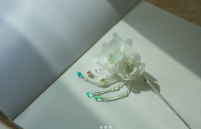 花心到花瓣奶绿色的淡淡渐变~ 喜欢