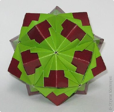 И пара новых глобиков, я такие еще не собирала.
Floral globe by Tomoko Fuse
Cхемка здесь: http://stranamasterov.ru/node/34104