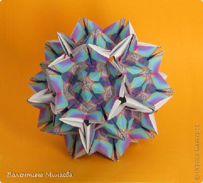 Name: Amaryllis
Designer: Miyuki Kawamura
Units: 30
Paper: 9,0 * 9,0 cm
Final height: 14,5 cm
Туториал здесь http://stranamasterov.ru/node/83194