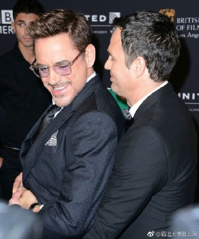 #MarkRuffalo# 马克叔，一个激动就想抱抱举高高のboy ​​​​