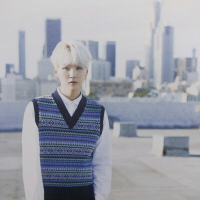 #防弹少年团
世界纷纷扰扰喧喧闹闹，
愿你安好，
