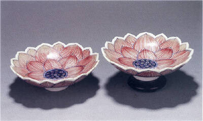 .清 康熙 青花釉里红莲花纹盘（一对）
