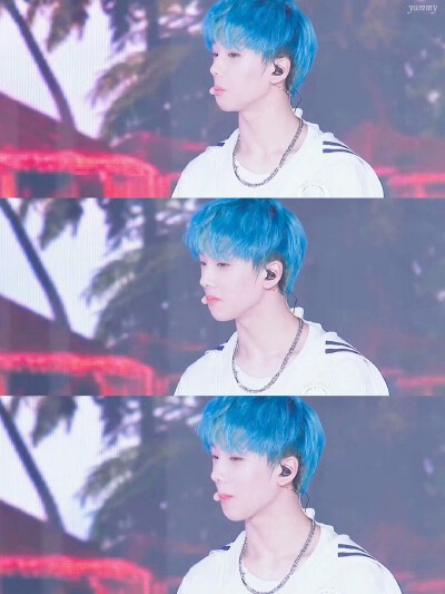 蓝发的星总让我有种陷入恋爱的感觉
©NCT小幸运