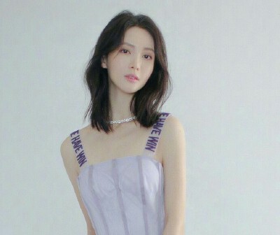 金晨 发型 女神气质 中发 烫发 卷发 发型