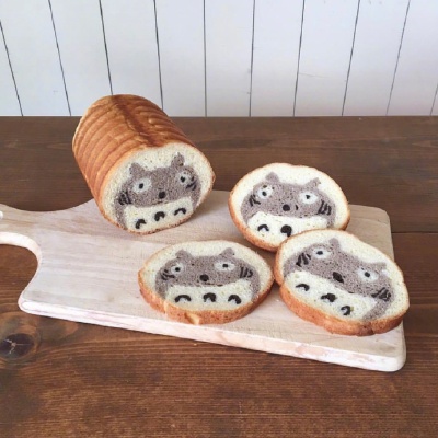 会卖萌的面包 ​​​​