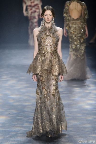 ​ ​​​​​ ​​​​​ ​​​​​ ​​​​​ ​​​​服饰设计Marchesa 2016 ​​​​​ ​​​​