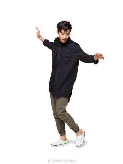 代言Crocs品牌