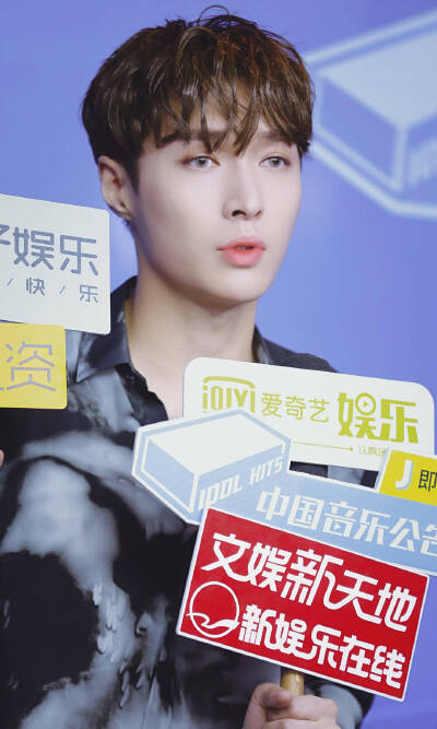 张艺兴