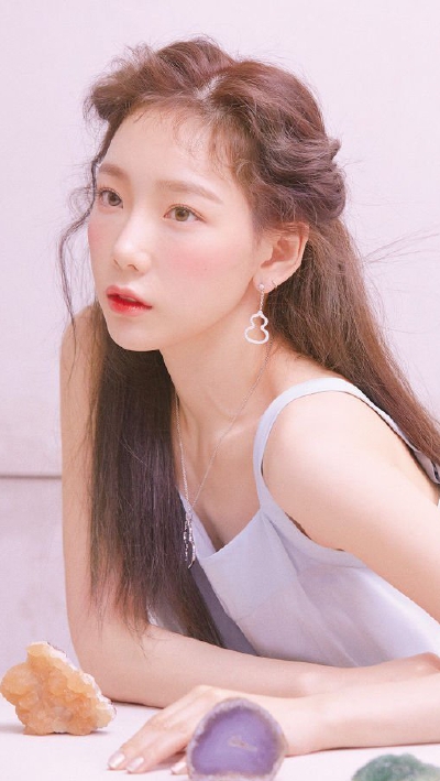 【泰妍 NYLON Korea 2019年3月号】壁纸 明星 韩流 美女 女神 服饰 妆容 头像