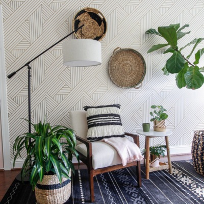 落地灯凭借它修长的体型荣获家居界的“优雅女王”之称，而且灯美光亮，在房间的作用也是不容小觑的~
当你想坐在某个角落看看书时，吊灯光线却照不到那里；当你觉得空间过于单调乏味，这时候你就非常需要一盏落地灯！…
