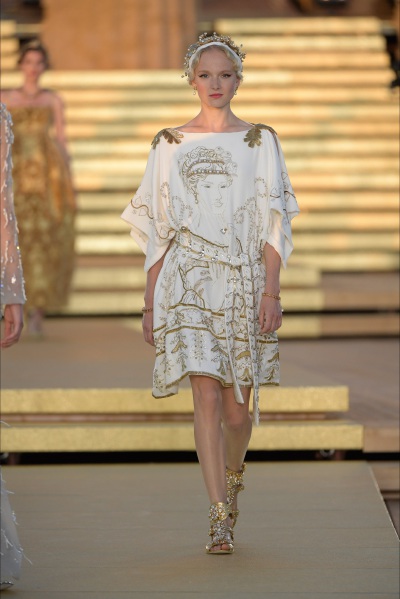 Dolce & Gabbana 2019秋冬高级定制系列.（无关品牌，只看衣服）