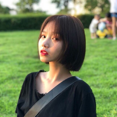 短发女生头像