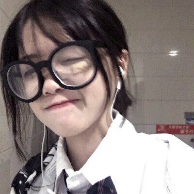 女