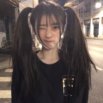 女