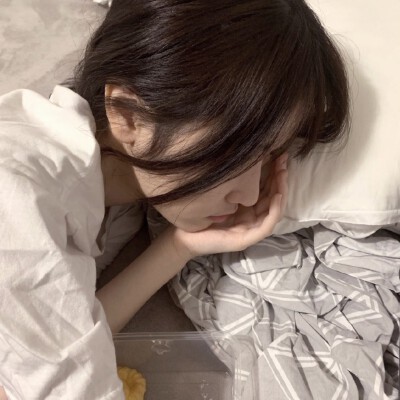 女