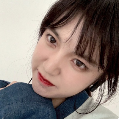 女