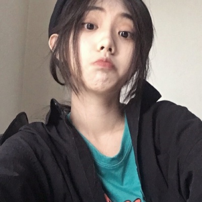 女
