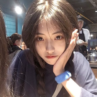 女