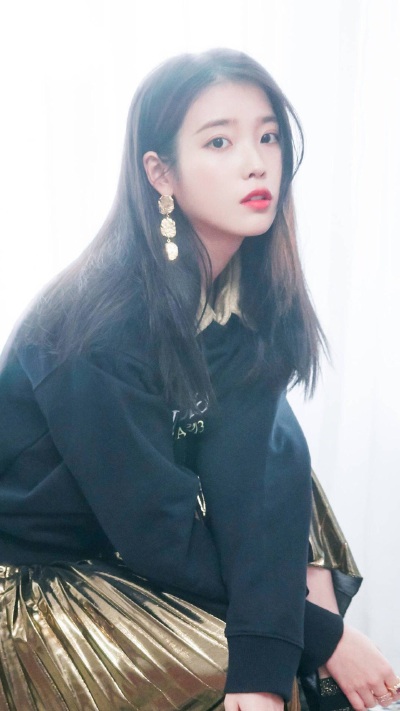 李知恩（IU）
