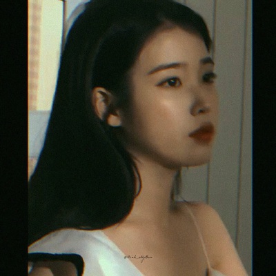 李知恩（IU）
