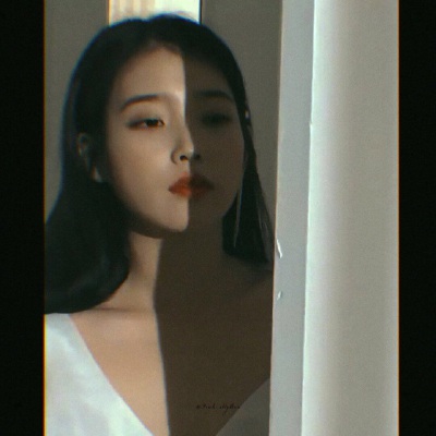 李知恩（IU）
