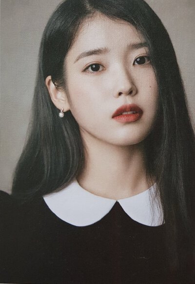 李知恩（IU）
